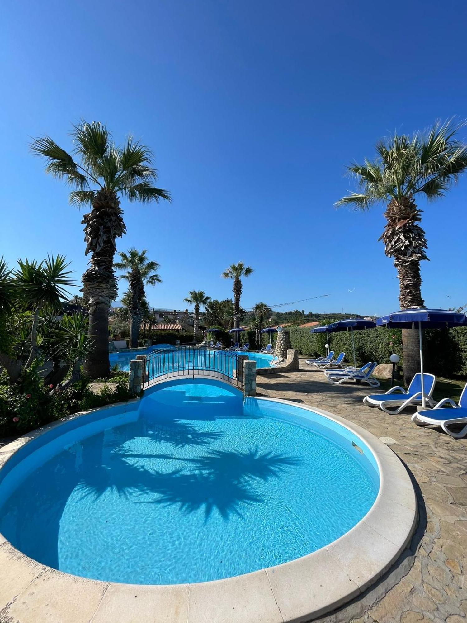 Soleada Club Aparthotel Campofelice Di Roccella Esterno foto